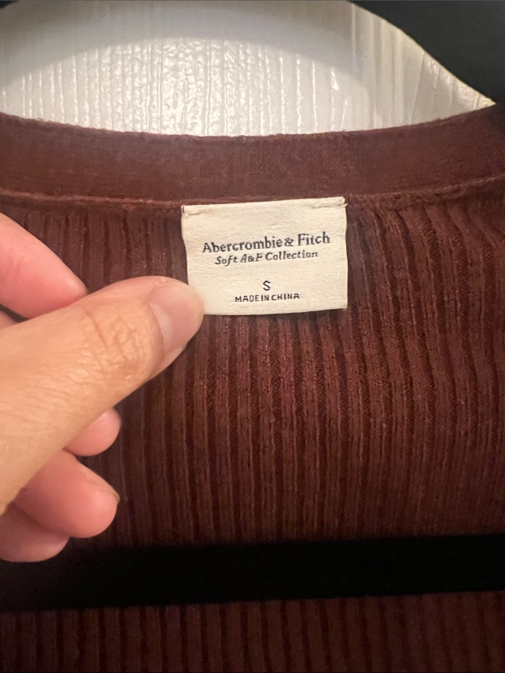 Abercrombie Ribbed V-Neck Button Cardigan - Rust, Small - Picture 2 of 4